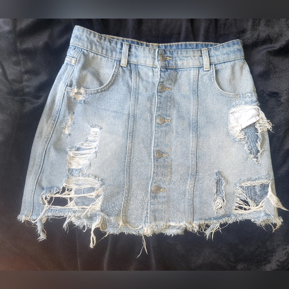 FREE PEOPLE 🤩 Distressed Button Down Jean Skirt Size 6 100% Cotton!!!! 🥰 - Picture 3 of 14